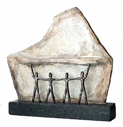 Skulptur auf Granit Gemeinsam zum höchsten Gipfel